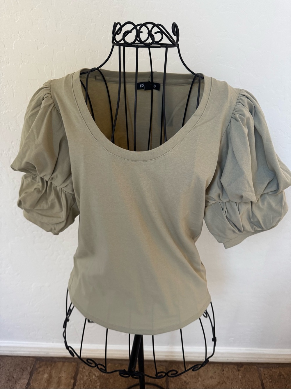 Express Olive Puff Sleeve Scoop Neck Top - Picture 2 of 8